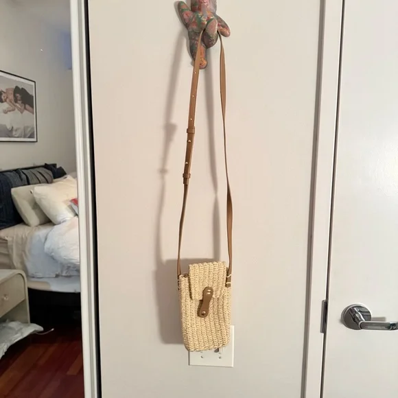 AERIE straw woven phone purse - Picture 2 of 6